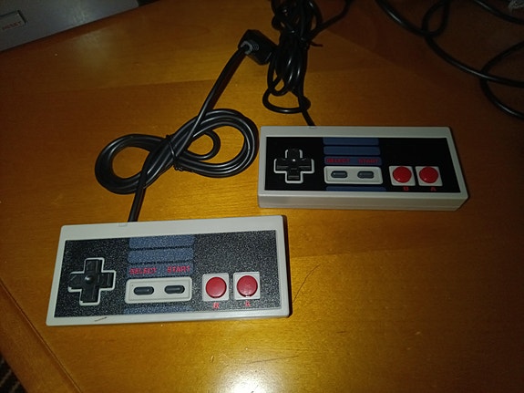 Nintendo 8bit - ohjaimia, uusi