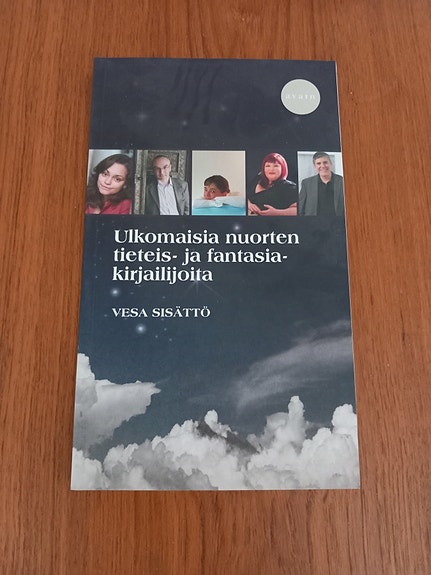 Ulkomaisia nuorten tieteis- ja fantasiakirjailijoita - Vesa Sisättö