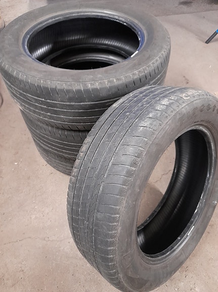 Myydään Firestone Roadhawk kesärenkaat 215/60R17