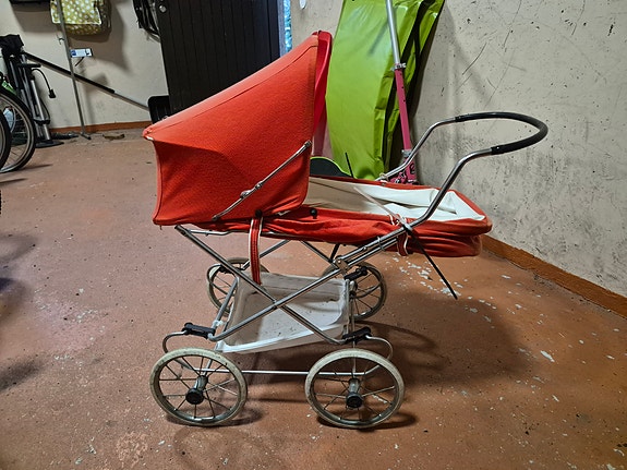 Nuken vaunut retro