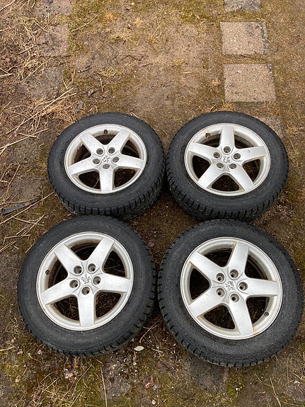 Nastarenkaat 205/60 r16 alumiinivanteilla