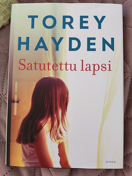 Torey Hayden Satutettu lapsi kirja