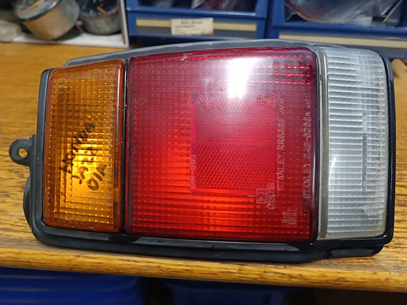 Honda Jazz oikea takavalo