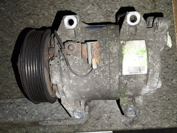 Volvo V70 D5 ilmastoinnin kompressori