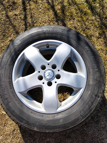S-Mercedes 235/60/16" uudet vanteet ja renkaat. 8mm kulutuspintaa.