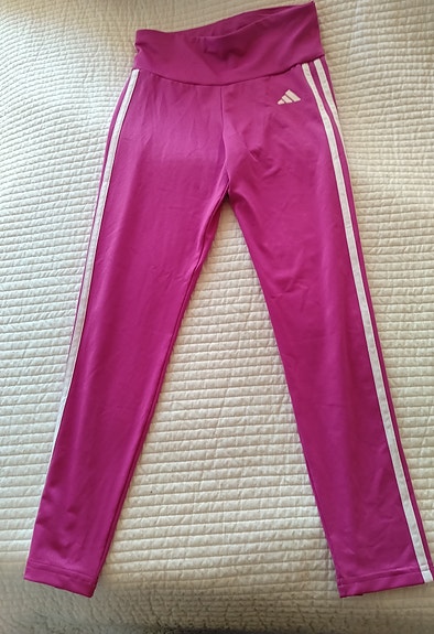 Adidas urheilutrikoot 152