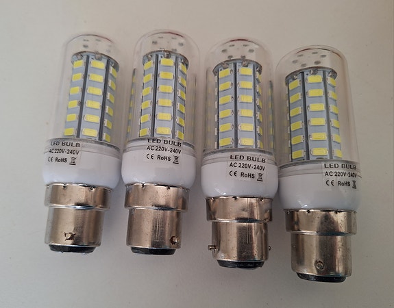 LED-lamput B22-kannalla, 4 kpl