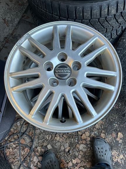 15” erittäin hyväk. Volvo alumiinivanteet/ 5x108, kr. 63,4.