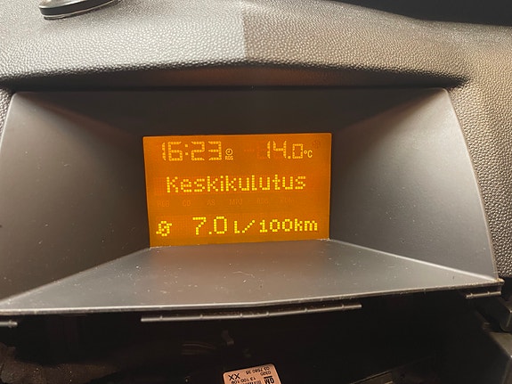 Opel ajotietokoneen/radion näyttö