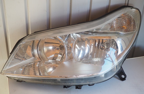 Citroen C5 II 2006 etuvalo