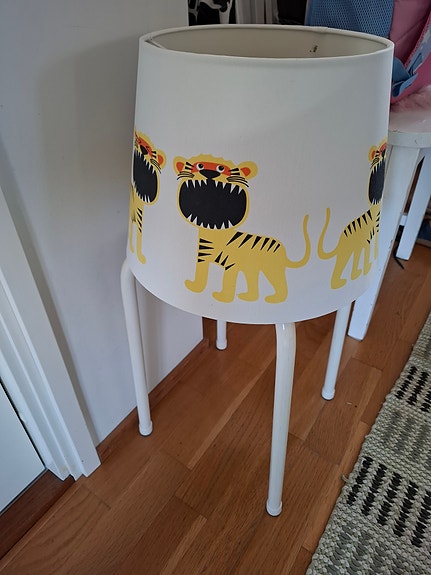IKEA lasten varjostin valkoinen tiikerikuvio