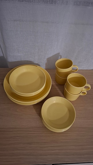 Keltainen teema