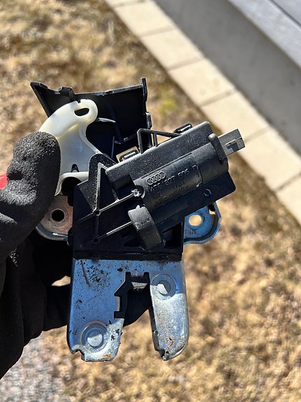 Volkswagen takaluukun lukko