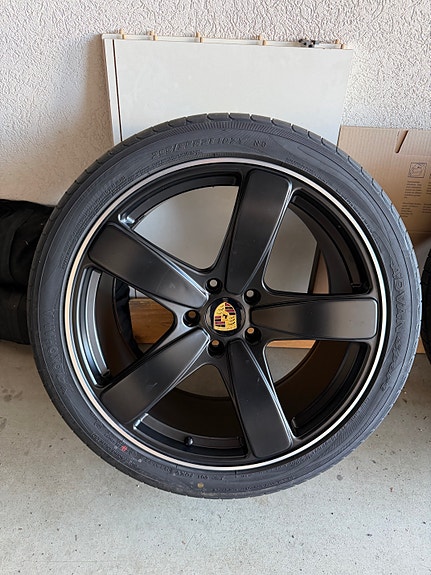 Porsche cayenne 21” sport Classic look vanteet renkailla