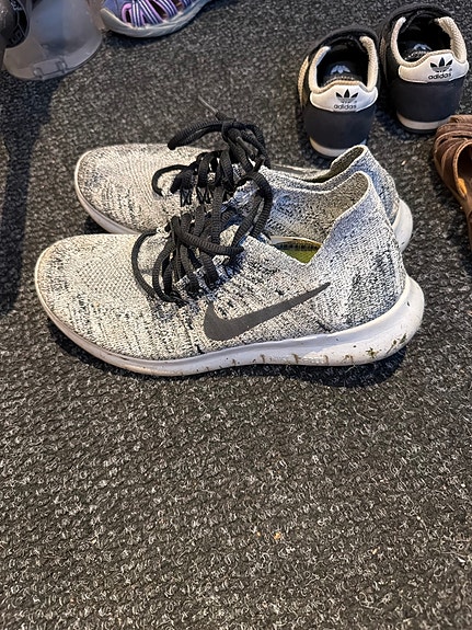 Nike FREE tennarit koko 37,5 harmaa-musta