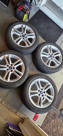 Ford 17" aluvanteet ( kuvista poiketen ilman renkaita)
