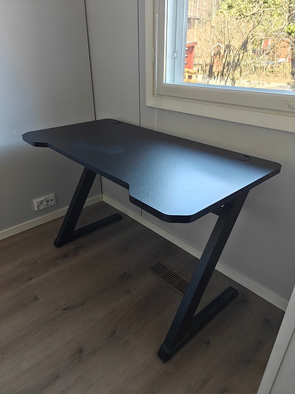 Musta työpöytä/pelipöytä 120x80