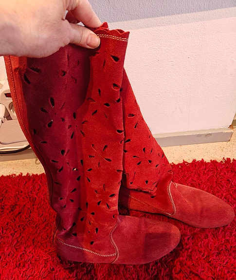 Upea mokkanahkka punainen kevät saappaat!