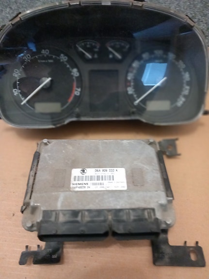 Skoda Octavia MK1 2001 mittaristo ja ecu