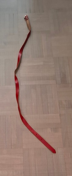 Naisten punainen vyö