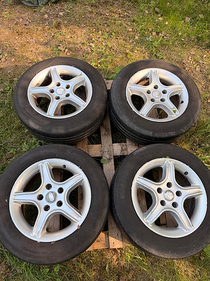 Ford Galaxy alumiinivanteet kesärenkailla