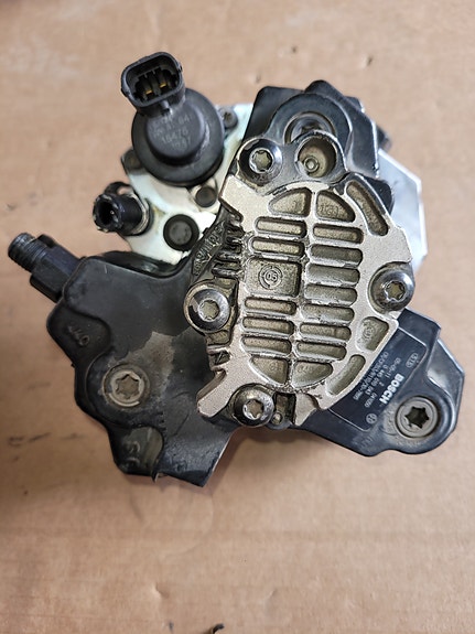 Volvo D5 korkeapainepumppuja