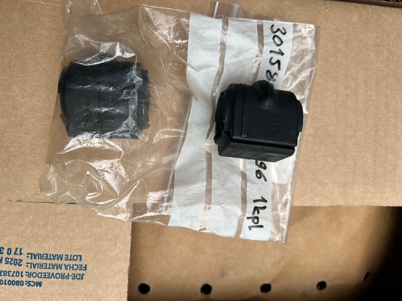 Ford Focuksen jousi ja 2 kumikiinnikettä
