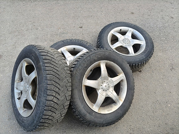 195/65 R15 renkaat vanteilla