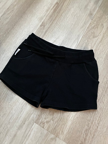 Gugguu gollege shortsit