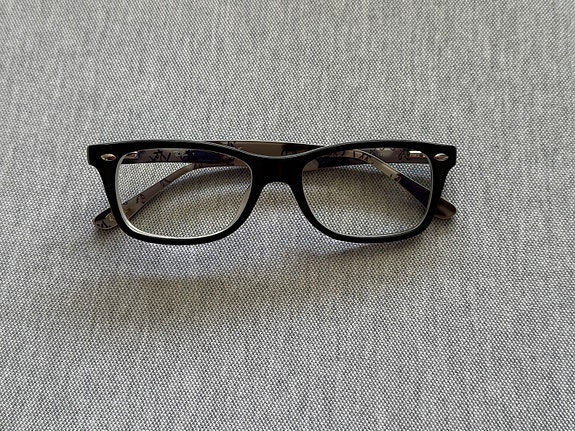 Ray-Ban kehykset.