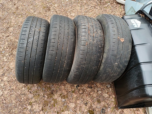 Nissan Primera P12 kesärenkaat vanteilla