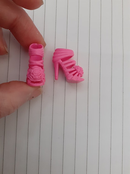 Vaalean punaiset Barbie- nuken kengät