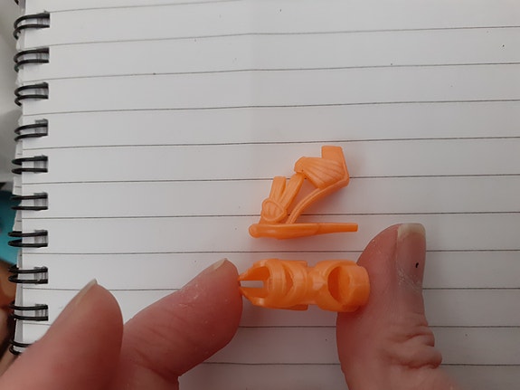 Oranssit/ persikan väriset Barbie- nuken kengät