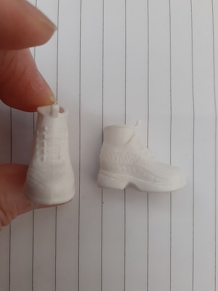 Valkeat Barbie- nuken kengät  LENKKARIT
