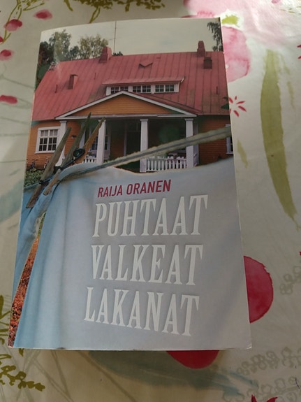 Raija Oranen Puhtaat valkeat lakanat romaani