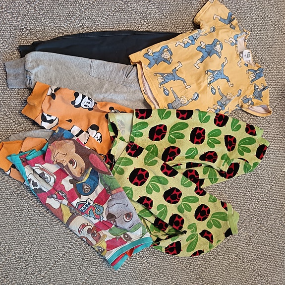 Unisex lasten vaatepaketti koko 98