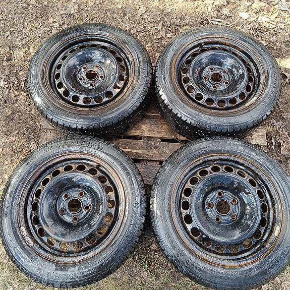 Volkswagen / Skoda 205/55R16 nastarenkaat 5x112 peltivanteilla