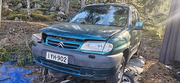 Citroën Berlingo henkilöauto vihreä