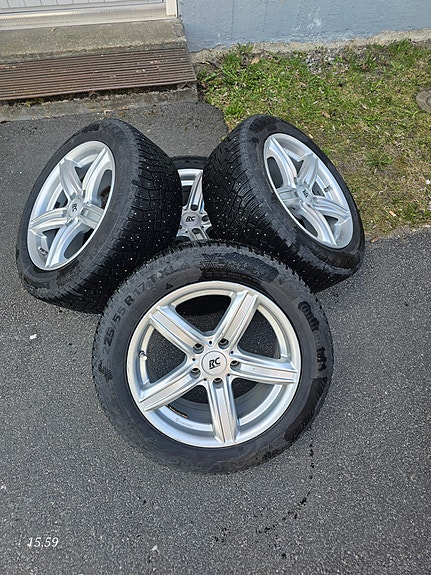 Bmw Talvirenkaat Continental IceContact 4 nastarenkaat vanteilla 225/55 R17