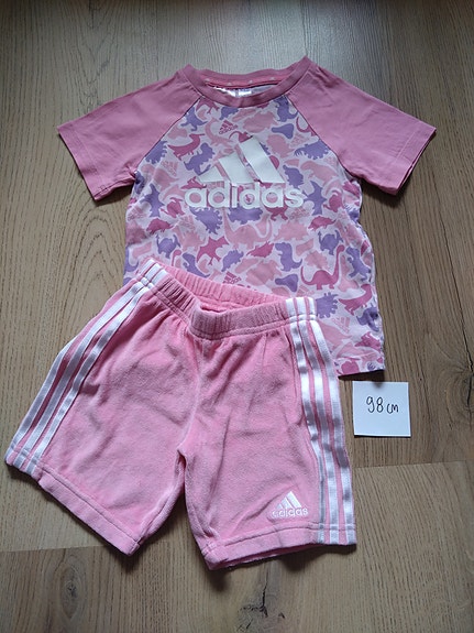 Shortsit ja t-paita 98
