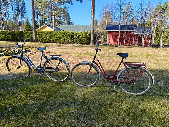 Kaksi pyörää kunnostettavaksi