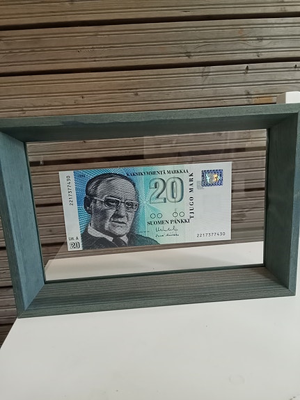 20 markan seteli kehystettynä
