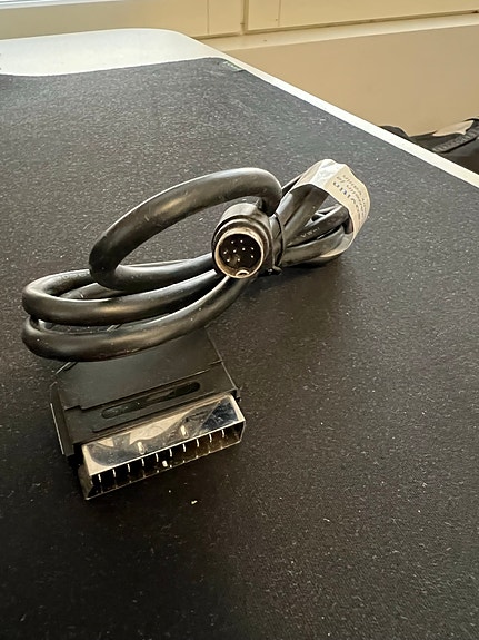 SCART–DIN-kaapeli tietokoneelle tai videolaitteelle