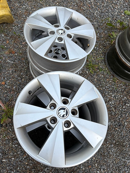 Skodan 16" vanteet