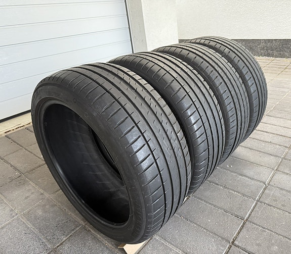 Michelin Pilot Sport 4 225/45 R19 hyväkuntoiset kesärenkaat