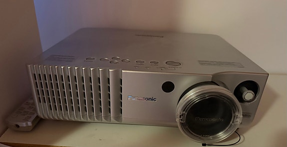 Panasonic PT-AE700E videotykki