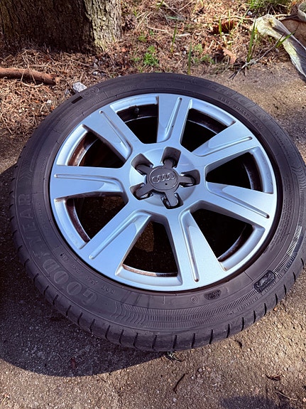 Audi 17” vanteet Goodyear kesärenkailla