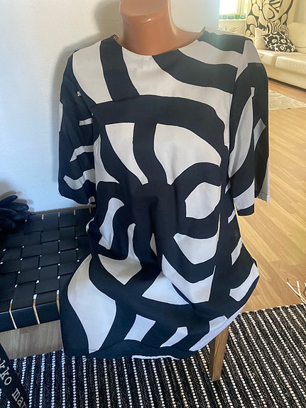 Marimekko Samu-Jussi Koski mekko 36 musta puuvilla