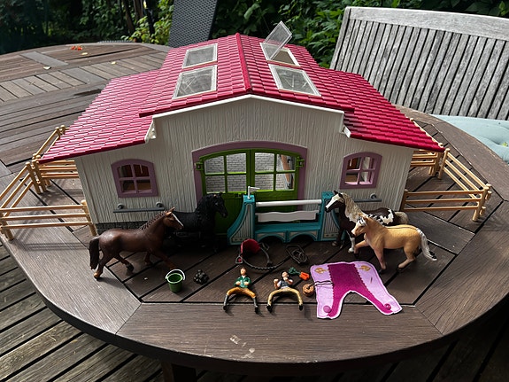 Schleich paketti numero 4