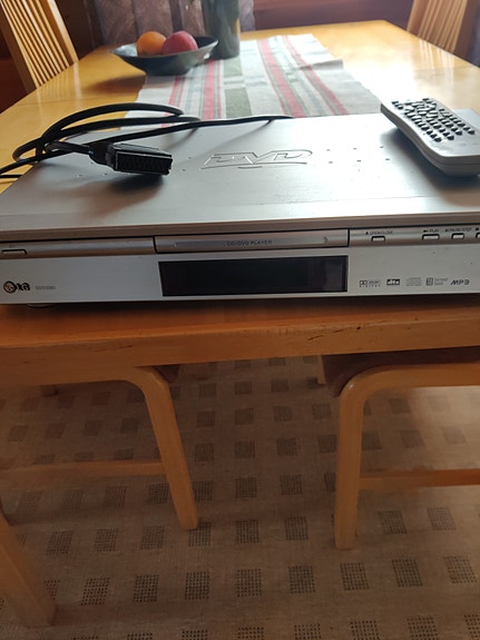 LG DVD-soitin kaukosäätimellä
